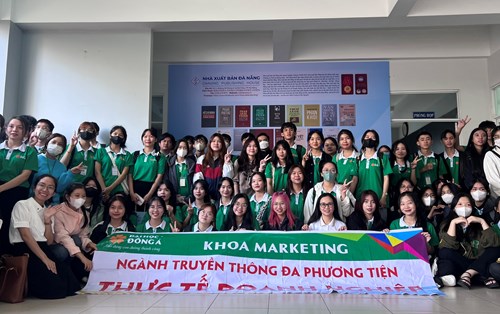 Sinh viên ngành Truyền thông đa phương tiện ĐH Đông Á tham quan Nhà Xuất bản Đà Nẵng